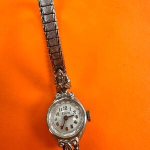 Elgin Women's Silver-Tone Bracelet Watch - Classic Silver